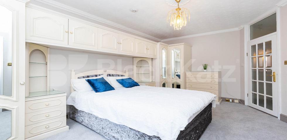 			LOCATION LOCATION LOCATION!, 1 Bedroom, 1 bath, 1 reception Flat			 Sandwich street, Rusell Square